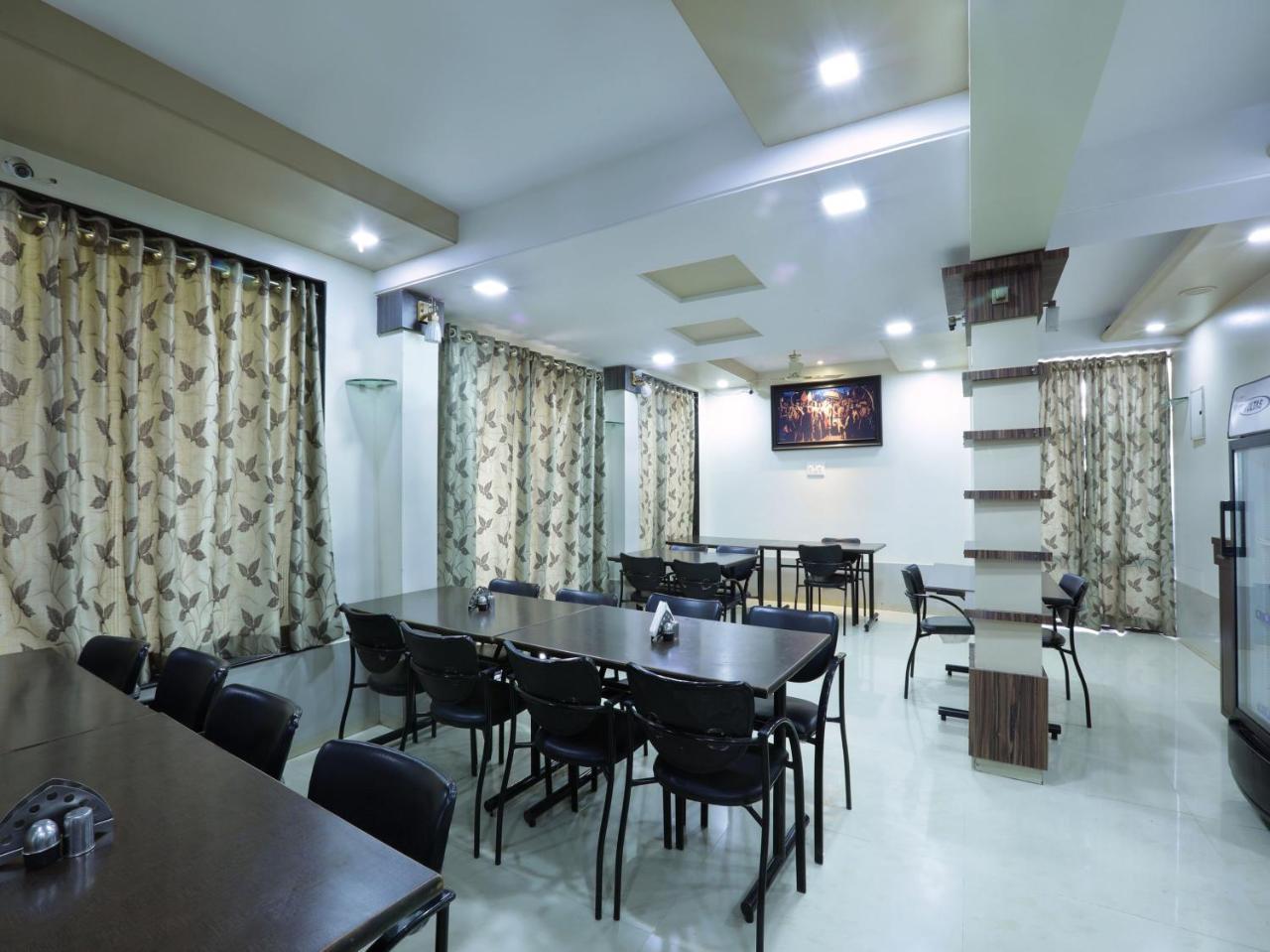 Oyo 4198 Hotel Shri Sai Murli Shirdi Esterno foto