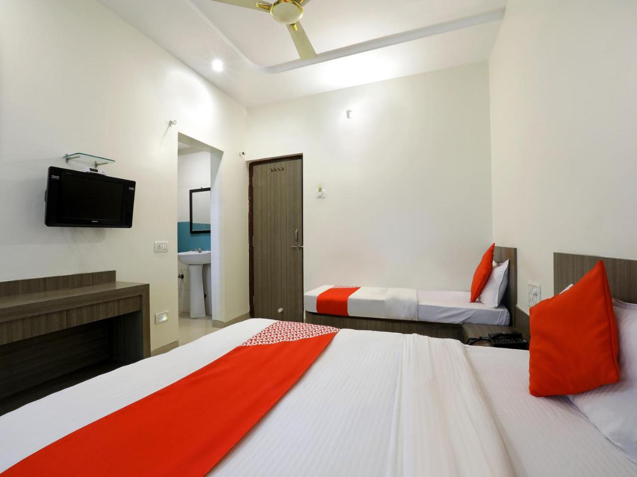Oyo 4198 Hotel Shri Sai Murli Shirdi Esterno foto