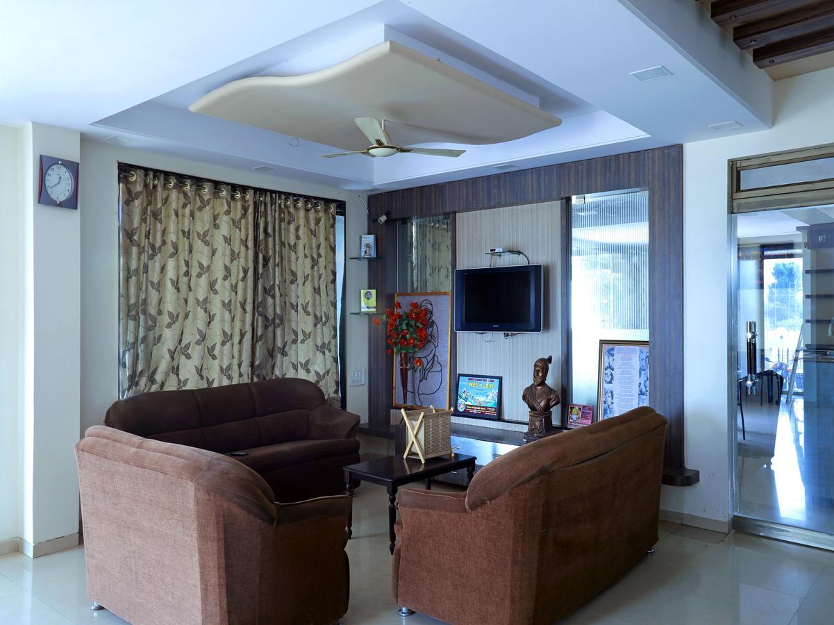 Oyo 4198 Hotel Shri Sai Murli Shirdi Esterno foto